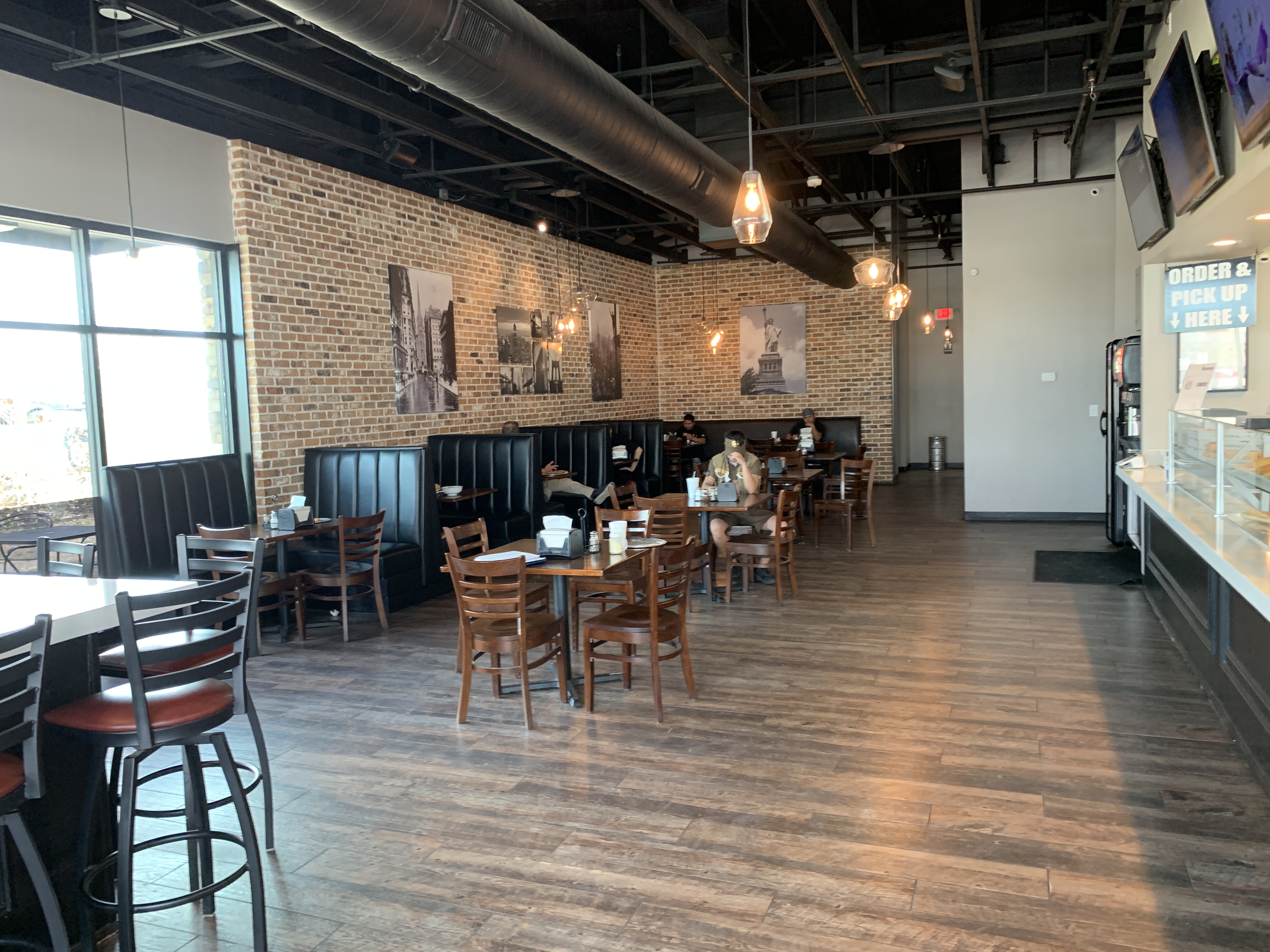 Dining room at Jonny's Pizza in Aubrey, Texas